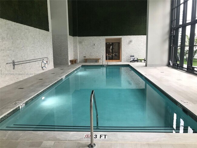 Building Photo - 1010 Brickell Ave