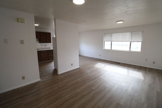 Building Photo - 312 W 450 N St
