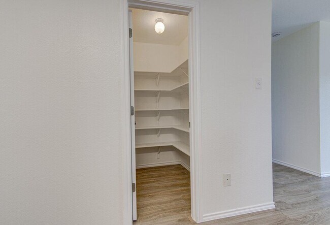 Building Photo - 205 Mood Lake Dr