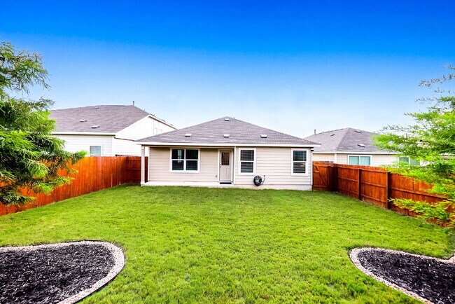 Building Photo - NO CARPET! Up to 1 Month Free Rent with 18-24 Month Lease! No Security Deposit Programs Available.