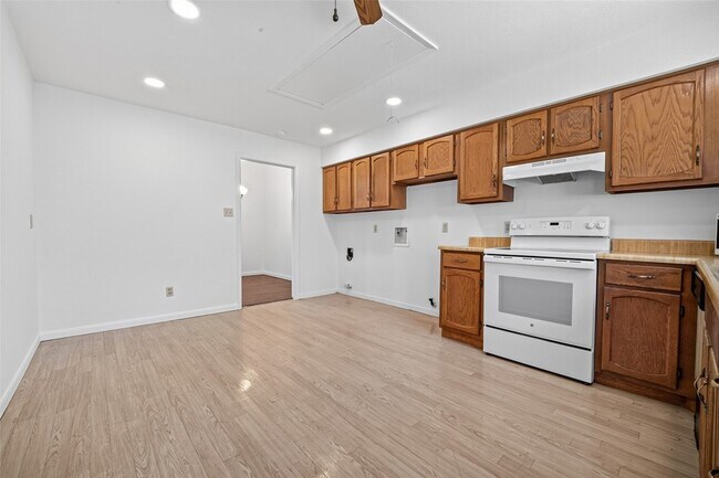 Building Photo - 6401 Deihl Rd