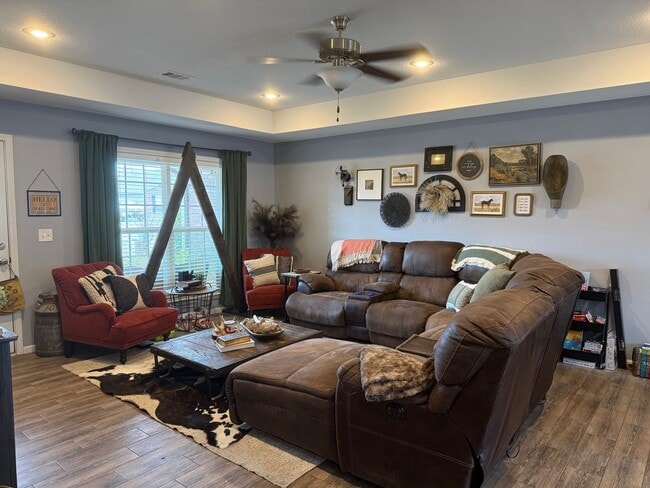 Building Photo - 4582 Edinburgh Dr