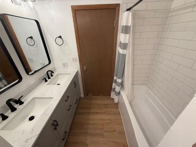 Building Photo - Updated 3BR Home in Prime Wauwatosa Locati...