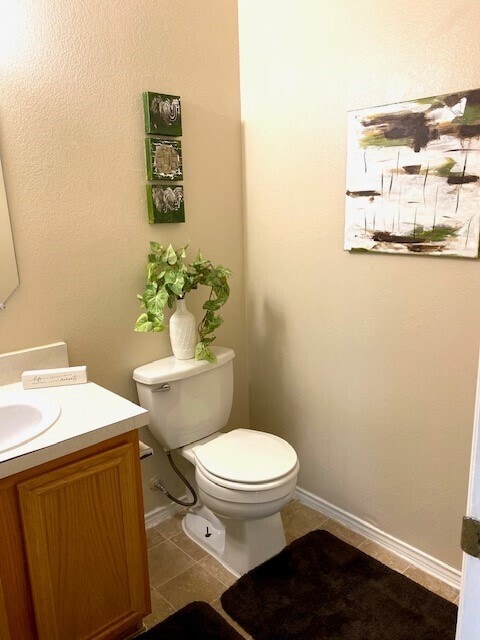 Building Photo - Huge home features 4 bedrooms & 2.5 baths for Rent!