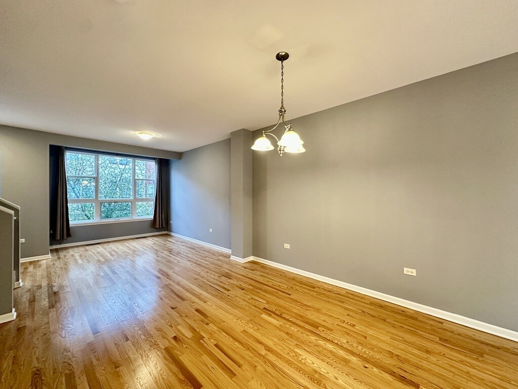 Building Photo - 3224 N Kilbourn Ave
