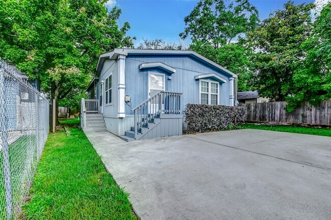 Building Photo - 11313 Delman St