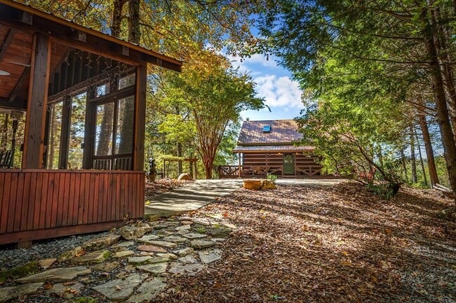 Building Photo - 212 Dogpatch Ln