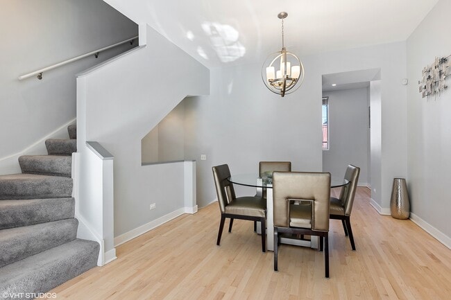 Building Photo - 1240 W Cottage Pl