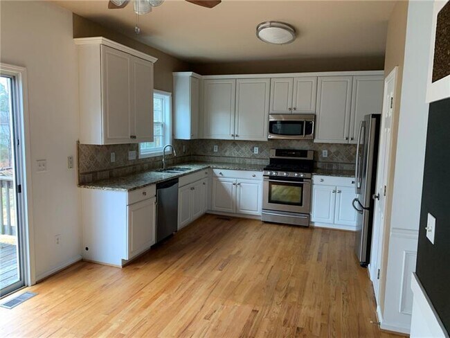 Building Photo - 1401 Redbud Way
