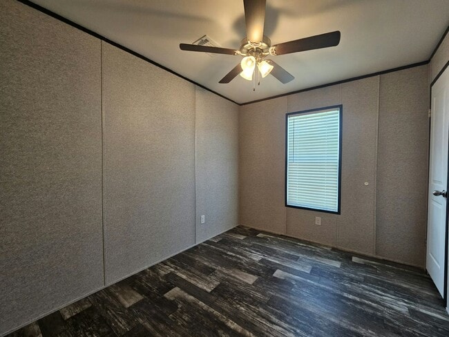 Building Photo - 1046 Myakka Dr