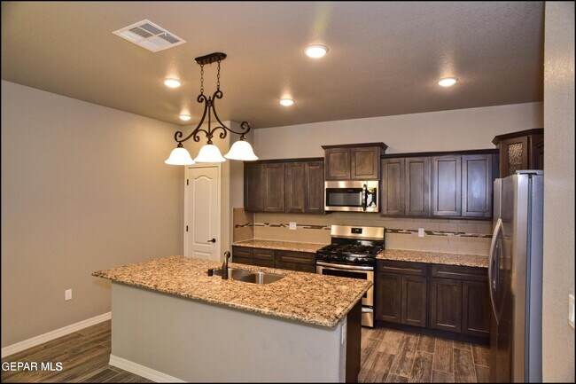Building Photo - 2120 Thomas Lackland St