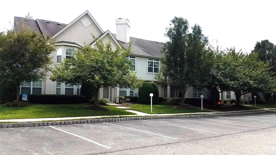 Building Photo - 305 Dresher Woods Dr