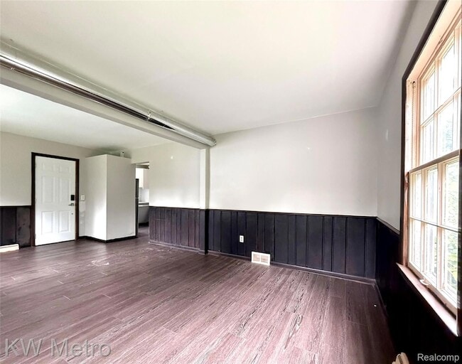 Building Photo - 1305 Collegewood St