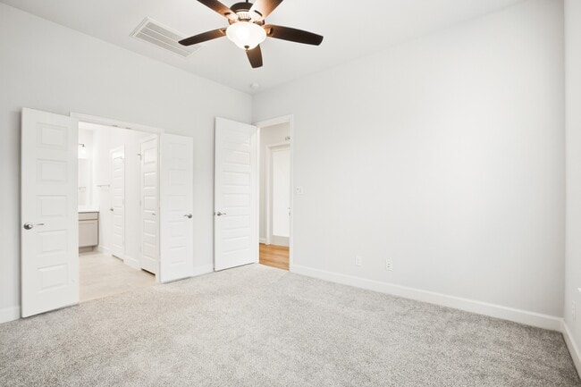 Building Photo - 2539 Summer Peach St