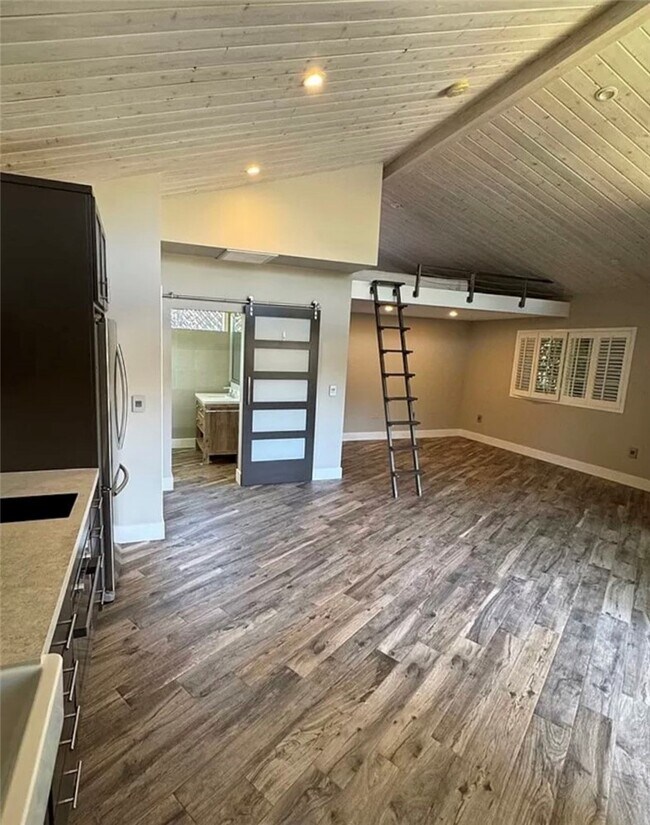 Building Photo - 349 Norumbega Dr