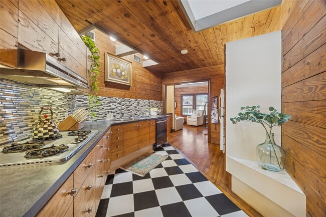 Building Photo - 505 Harvard St