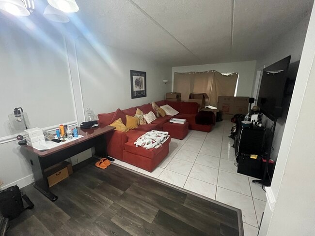 Living Room - 4500 N Flagler Dr