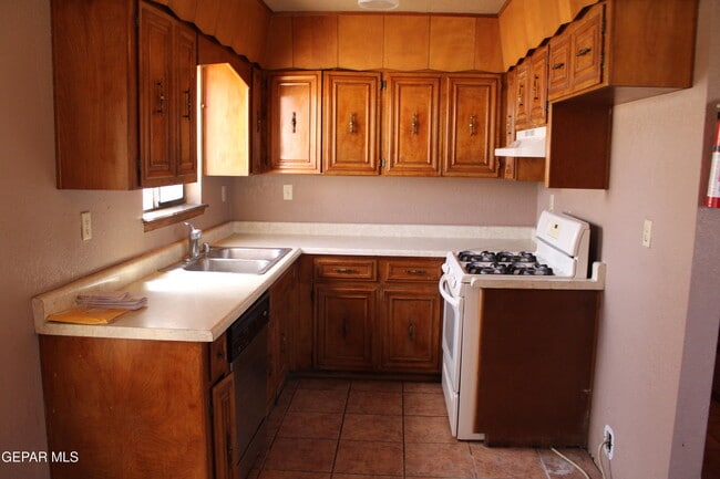 Building Photo - 1528 Sierra De Oro Dr