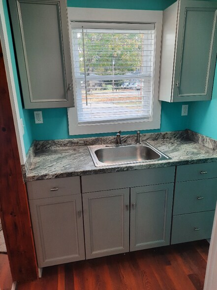 Building Photo - 86 Forest St