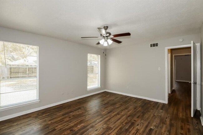Building Photo - 24023 Spring Mill Ln
