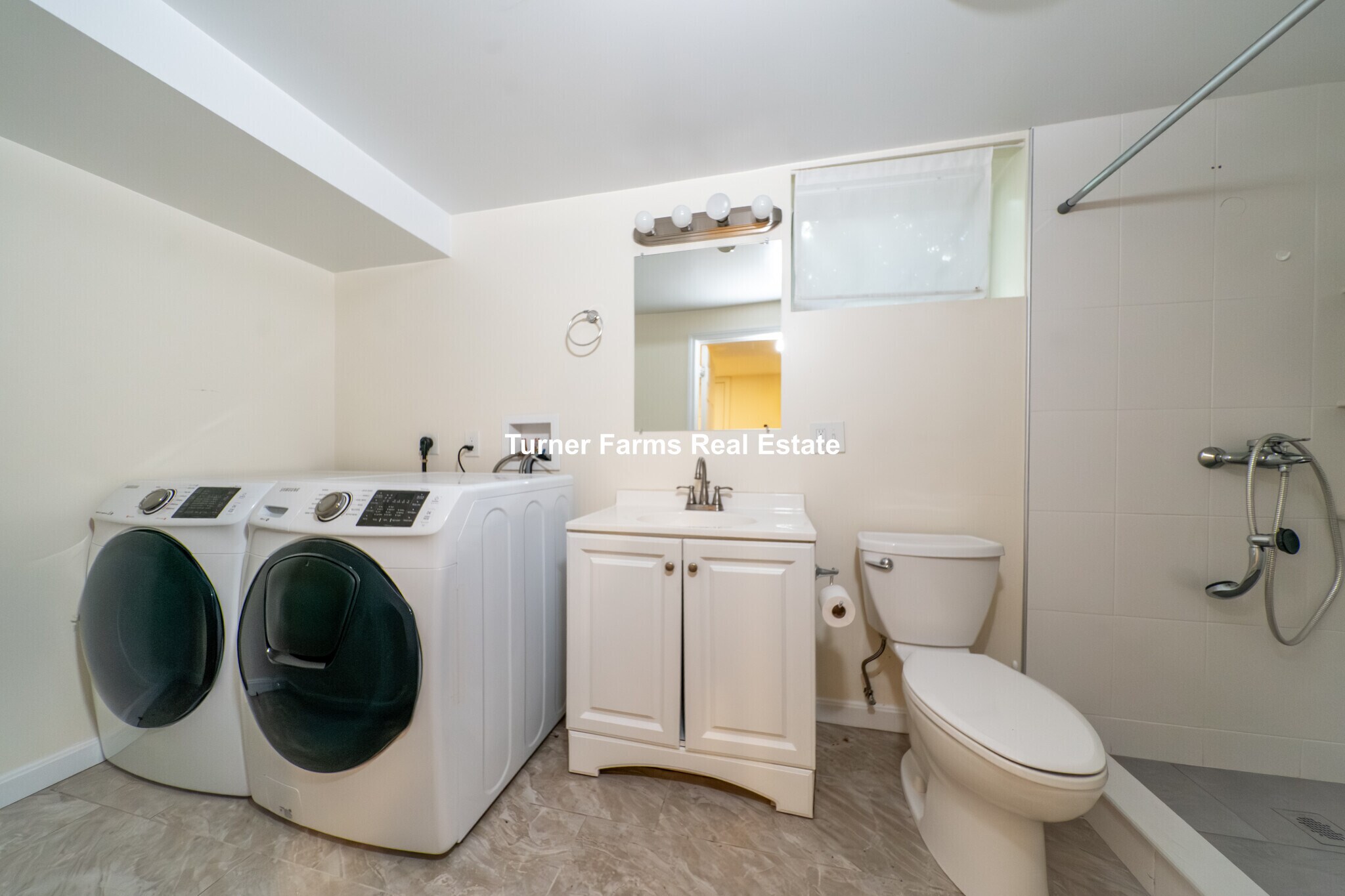 Building Photo - 124 Forest St