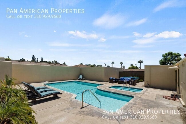 Building Photo - 450 Vista Dr