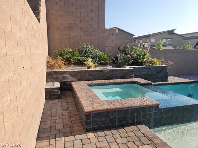 Building Photo - 2919 Tremont Ave