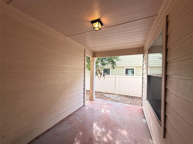 Building Photo - 1714 Lost Maples Loop