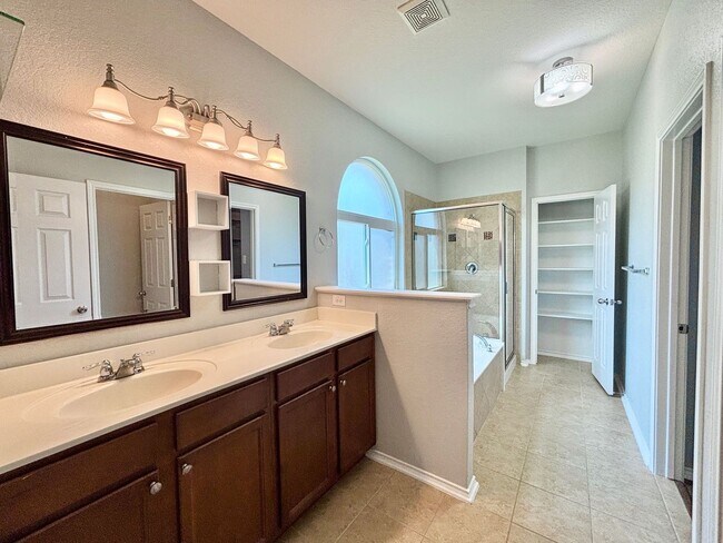 Building Photo - Welcome to this Big & Beautiful! 5 bed/3.5...