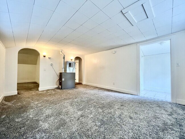 Building Photo - 2130 Bourdon St