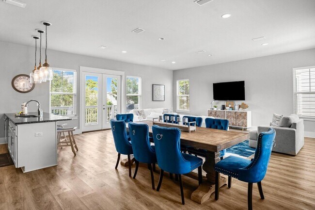 Building Photo - 251 Gulfview Cir
