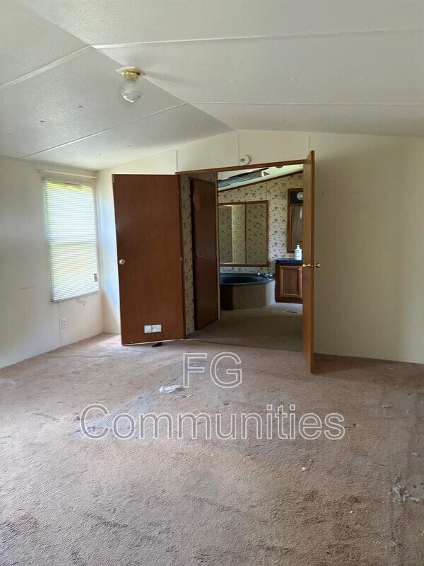 Building Photo - 4557 Wallburg Rd