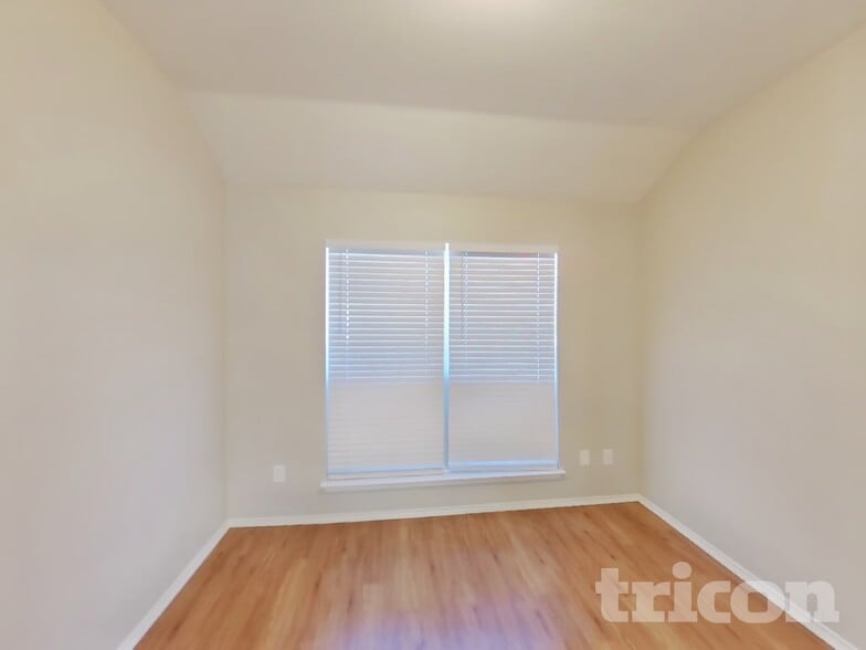 Building Photo - 917 Red Oak Trails