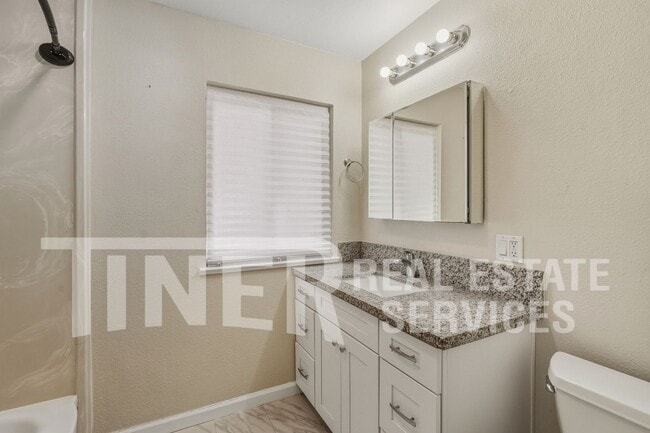 Building Photo - 1309 Shadowglen Rd