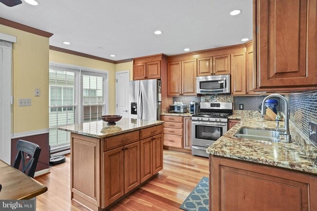 Building Photo - 2442 Garnett Dr