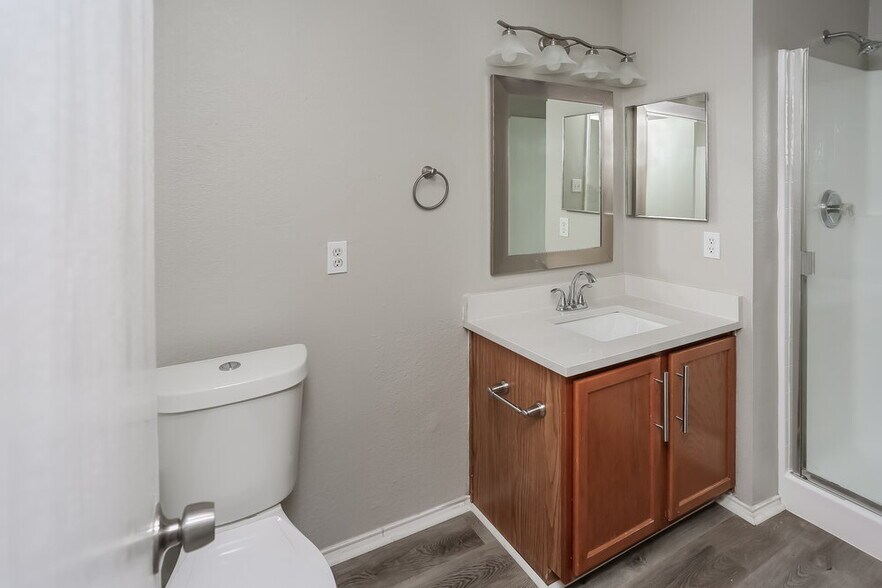 Building Photo - 5301 Royal Burgess Dr