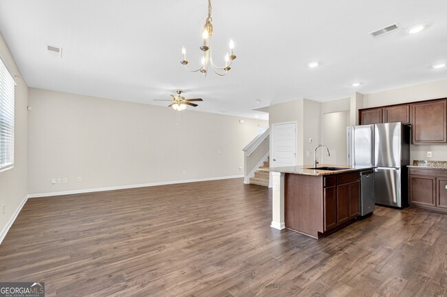 Building Photo - 122 Silver Birch Pass