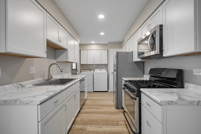 Building Photo - 1031 Maple Ln