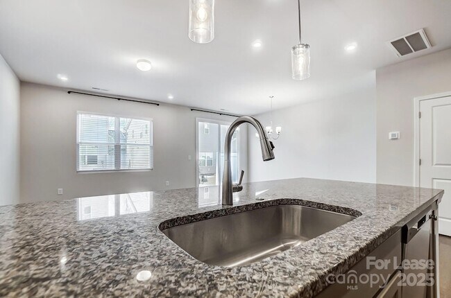 Building Photo - 7014 Fairmile Run