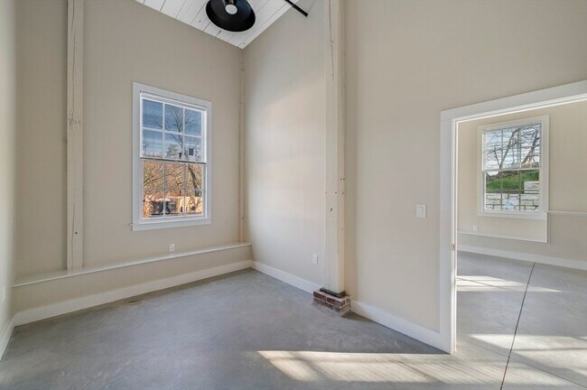 Building Photo - 34 Tremaine St