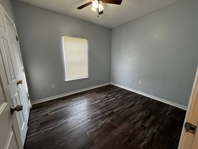 Building Photo - 2 Bedroom, 2 Bathroom Townhouse located in Beautiful Santa Rosa Beach