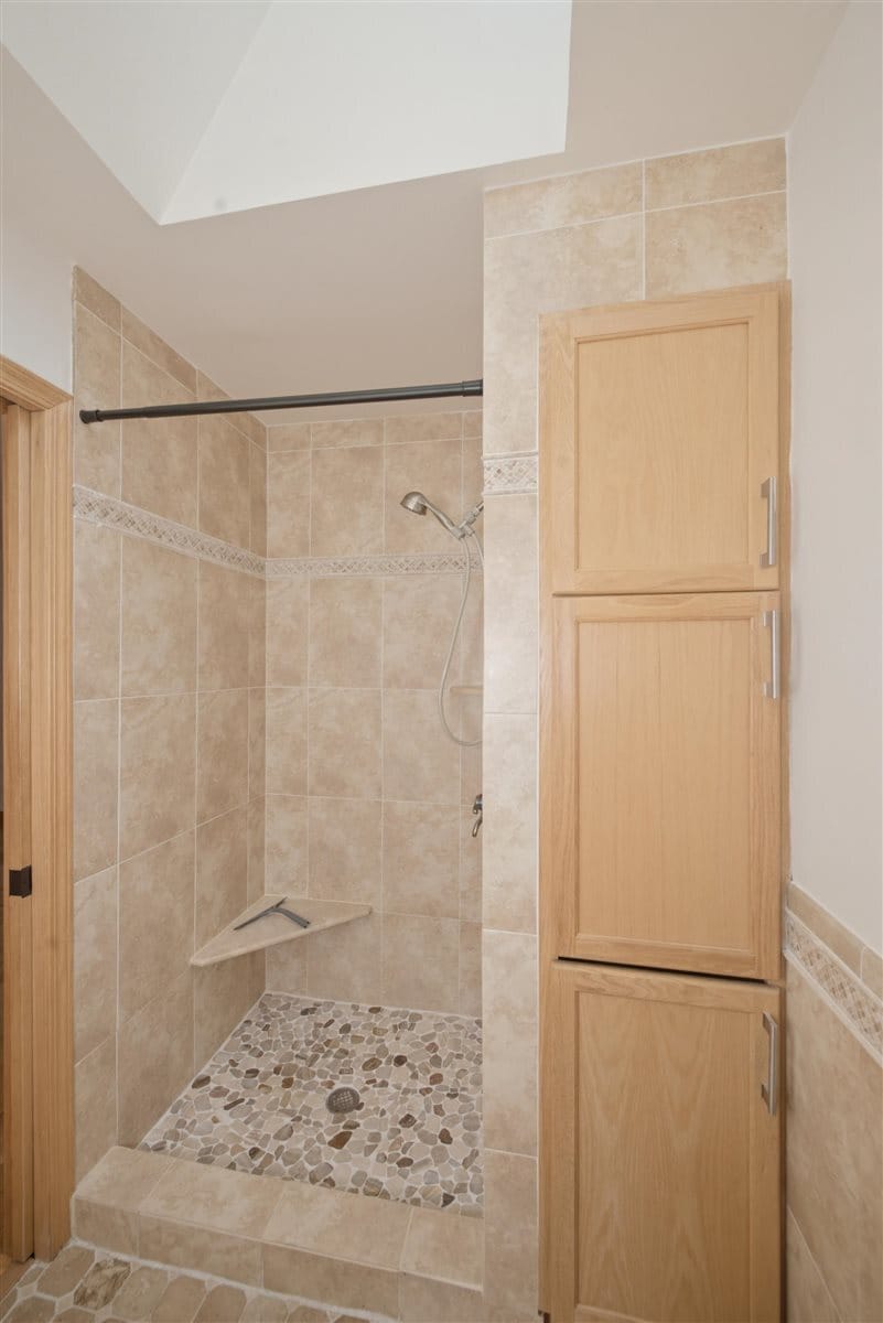 Building Photo - 1671 Grosvenor Cir