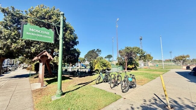 Building Photo - Charming Updated 2BR/1BA Marina Apartment ...