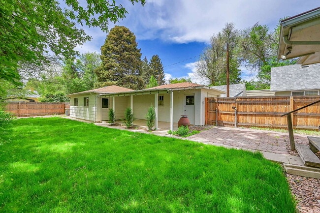 Building Photo - $2,300.00 - 2 Beds, 1 Bath, Single Family ...