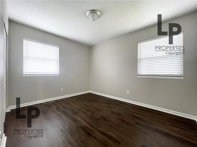 Building Photo - 3479 Greenlawn Dr
