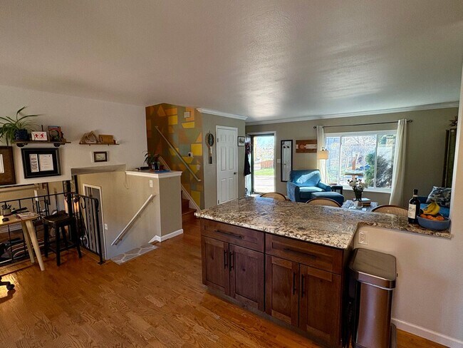 Building Photo - Stunning Morrison 3 bed/2 bath Corner Lot