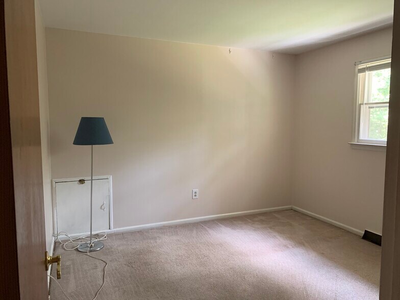 Bedroom - 301 Lehigh Rd N