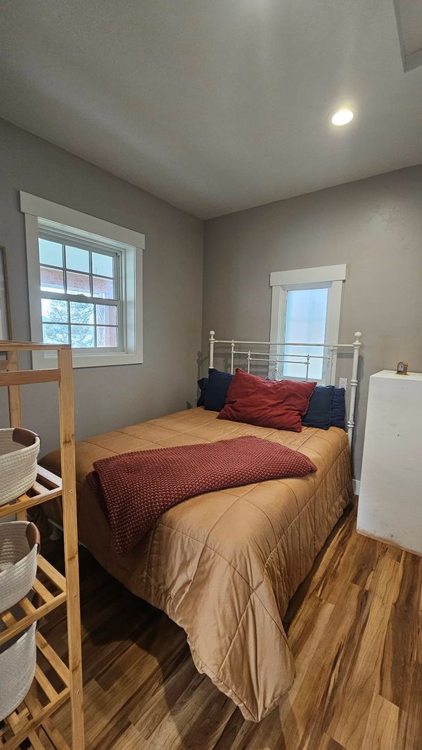 Building Photo - Fully Furnished House plus Mother-in-law suite - Lake Views & Access - Winter Rental Only