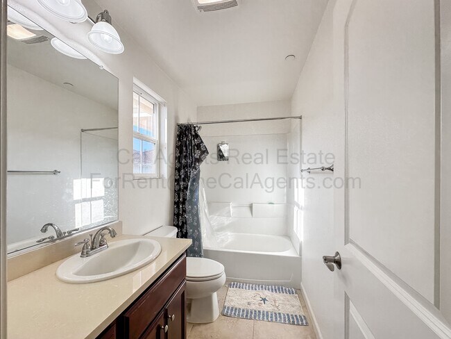 Building Photo - 110 Heligan Ln