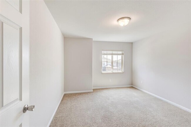 Building Photo - 425 Arrowhead Vine St